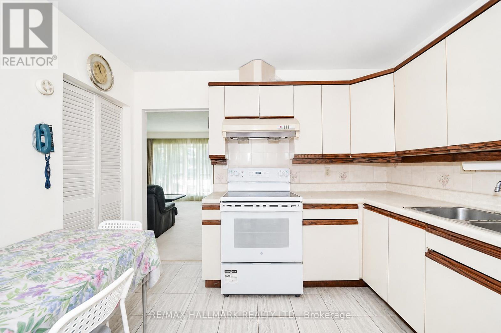 60 Vradenberg Drive, Toronto, Ontario  M1T 1M6 - Photo 21 - E13459934