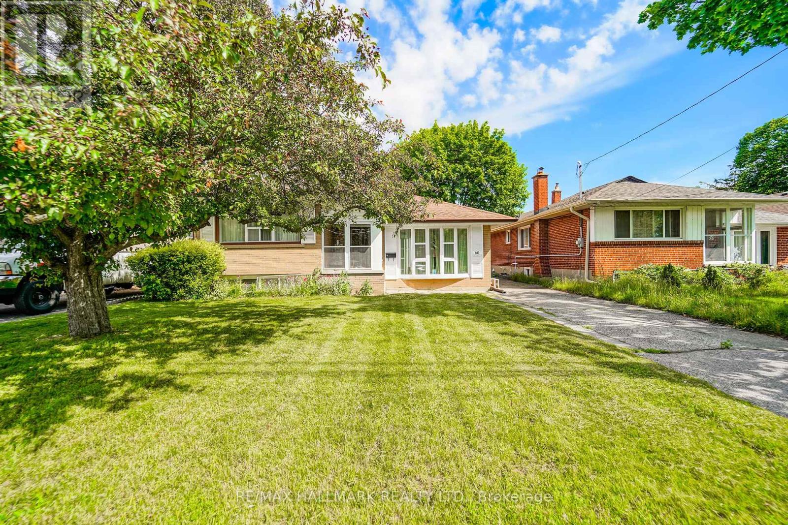 60 Vradenberg Drive, Toronto, Ontario  M1T 1M6 - Photo 4 - E13459934