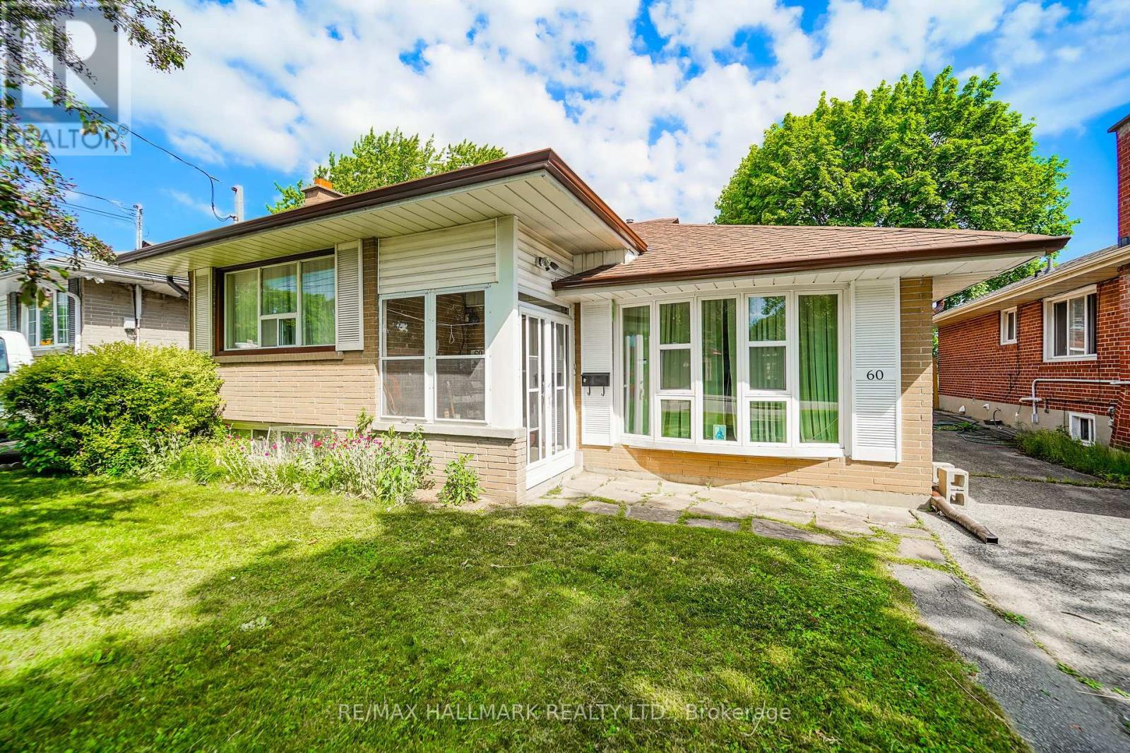 60 Vradenberg Drive, Toronto, Ontario  M1T 1M6 - Photo 5 - E13459934