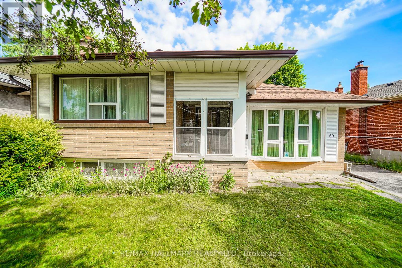 60 Vradenberg Drive, Toronto, Ontario  M1T 1M6 - Photo 6 - E13459934