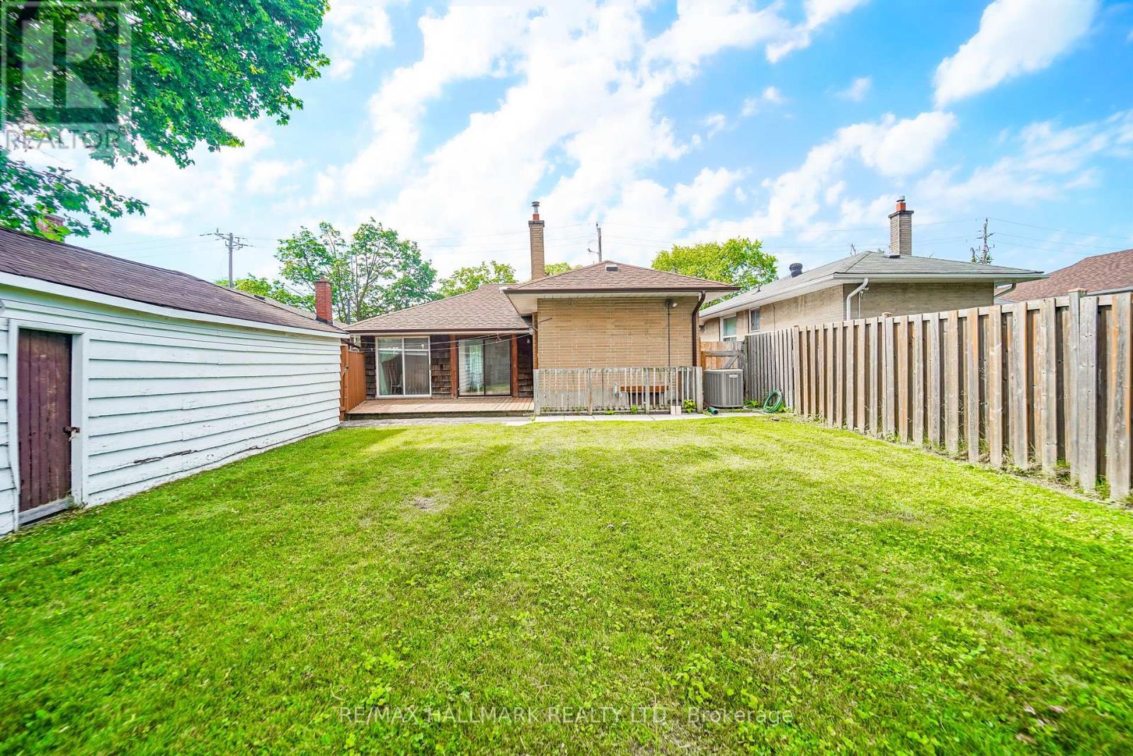 60 Vradenberg Drive, Toronto, Ontario  M1T 1M6 - Photo 9 - E13459934