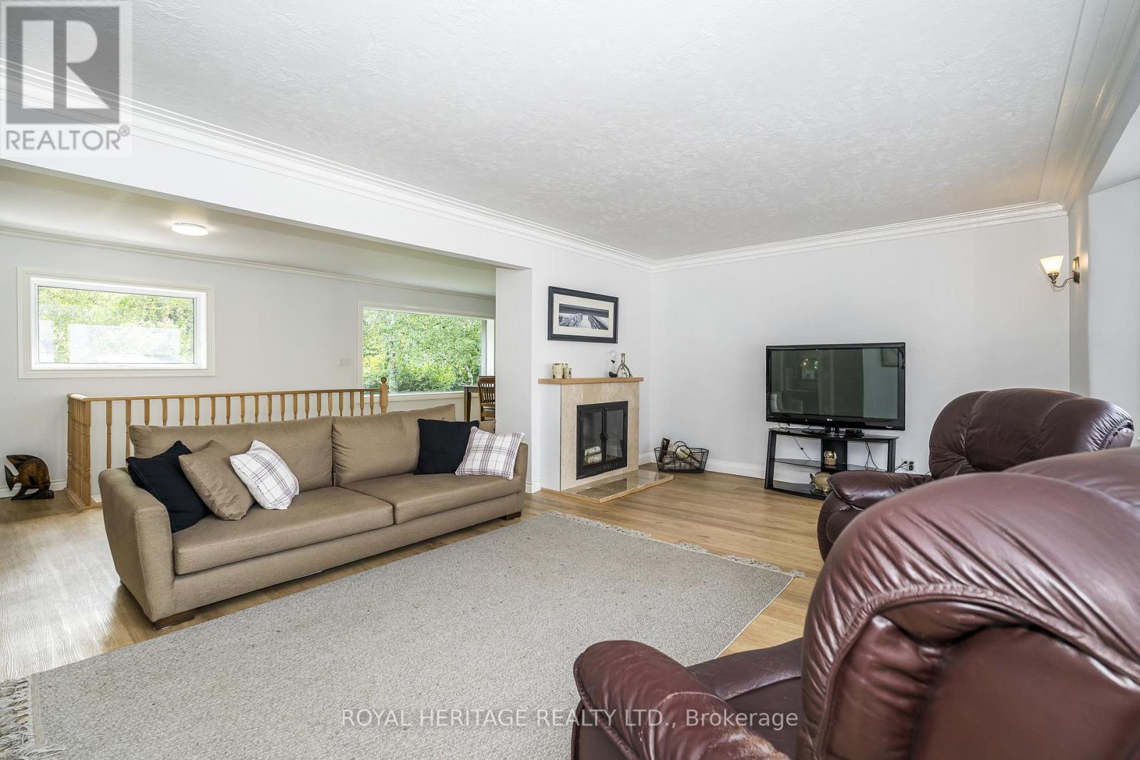 956 Bayshore Court, Pickering, Ontario  L1W 2Y3 - Photo 10 - E13459980