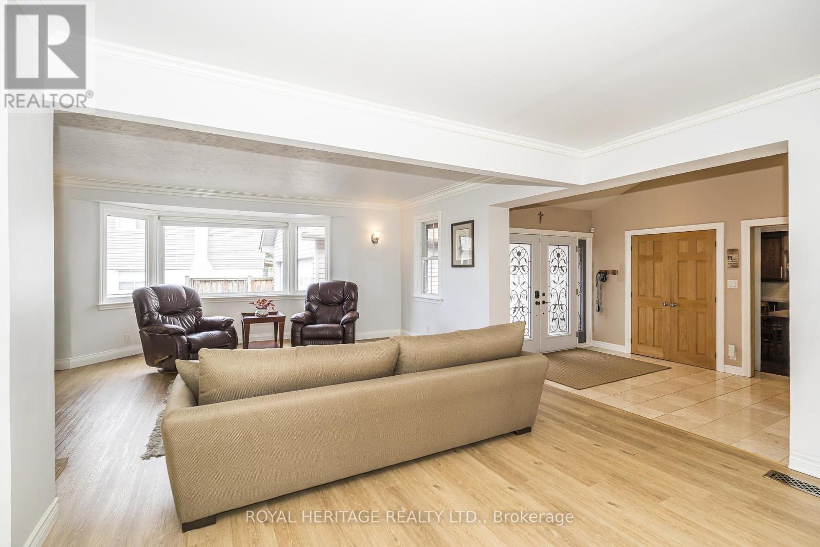 956 Bayshore Court, Pickering, Ontario  L1W 2Y3 - Photo 12 - E13459980