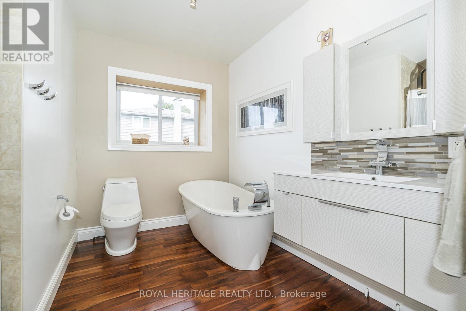 956 Bayshore Court, Pickering, Ontario  L1W 2Y3 - Photo 29 - E13459980
