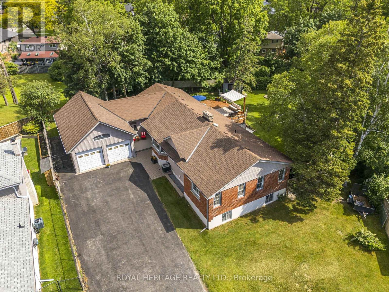 956 Bayshore Court, Pickering, Ontario  L1W 2Y3 - Photo 3 - E13459980