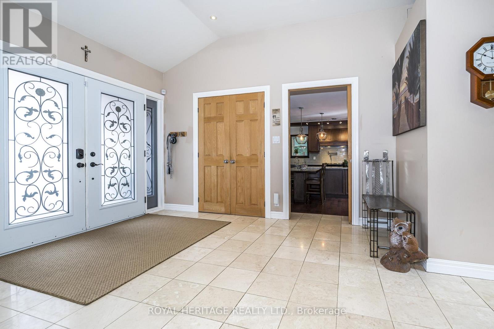 956 Bayshore Court, Pickering, Ontario  L1W 2Y3 - Photo 6 - E13459980