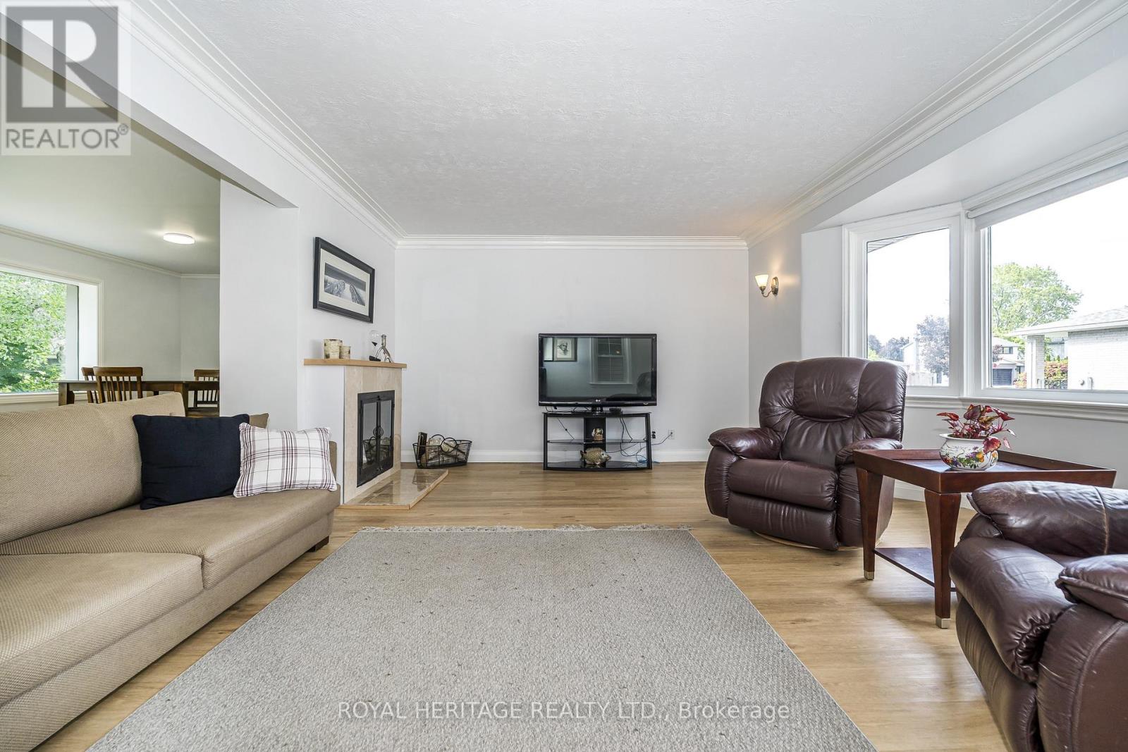 956 Bayshore Court, Pickering, Ontario  L1W 2Y3 - Photo 9 - E13459980