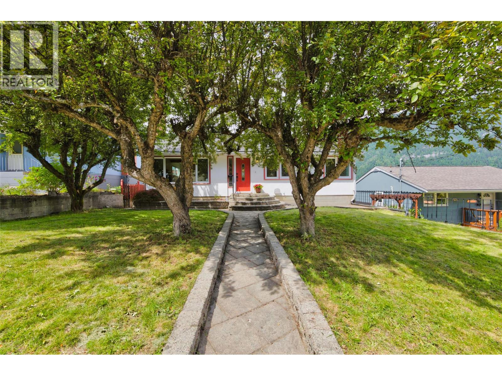 815 Tenth Street, Nelson, British Columbia V1L 3C6 - Photo 53 - 10391936
