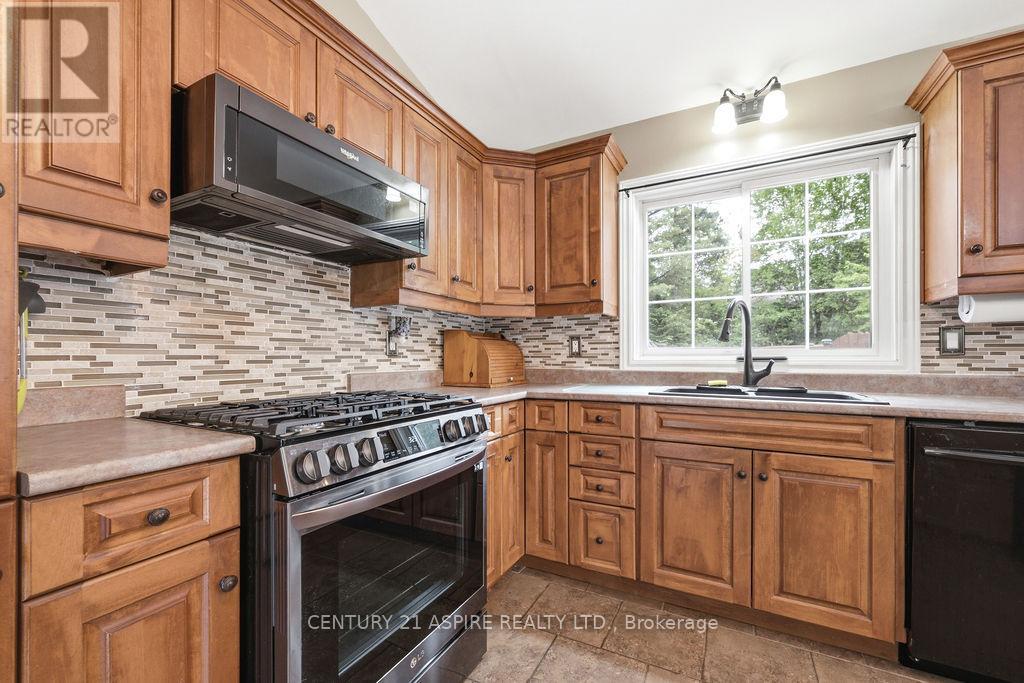 17 Martin Street, Laurentian Hills, Ontario  K0J 1J0 - Photo 10 - X13460034