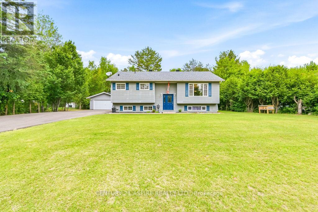 17 Martin Street, Laurentian Hills, Ontario K0J 1J0 - Photo 2 - X13460034