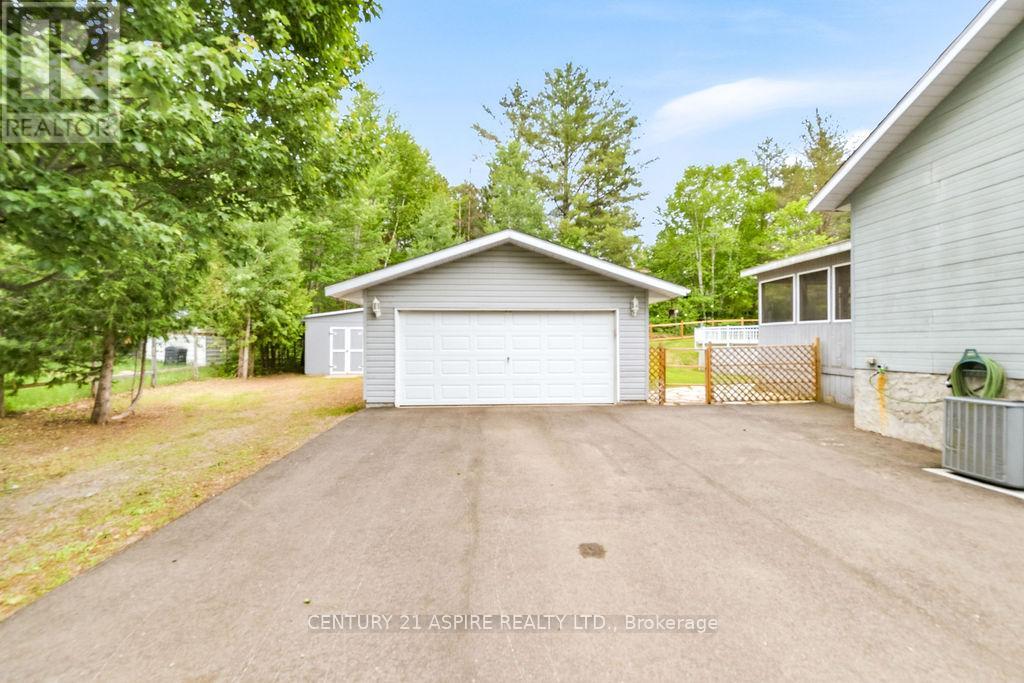 17 Martin Street, Laurentian Hills, Ontario  K0J 1J0 - Photo 43 - X13460034