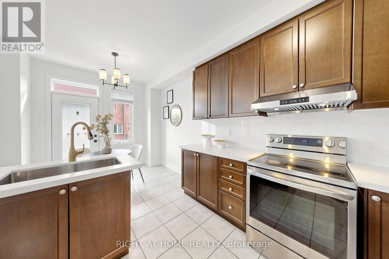 6 Courtland Crescent, East Gwillimbury, Ontario  L9N 0A9 - Photo 15 - N13460032