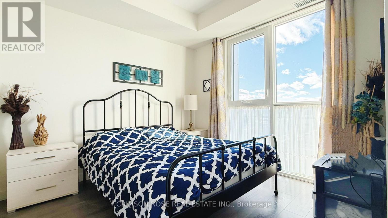 404 - 210 Sabina Drive, Oakville, Ontario  L6H 0W6 - Photo 7 - W13460044