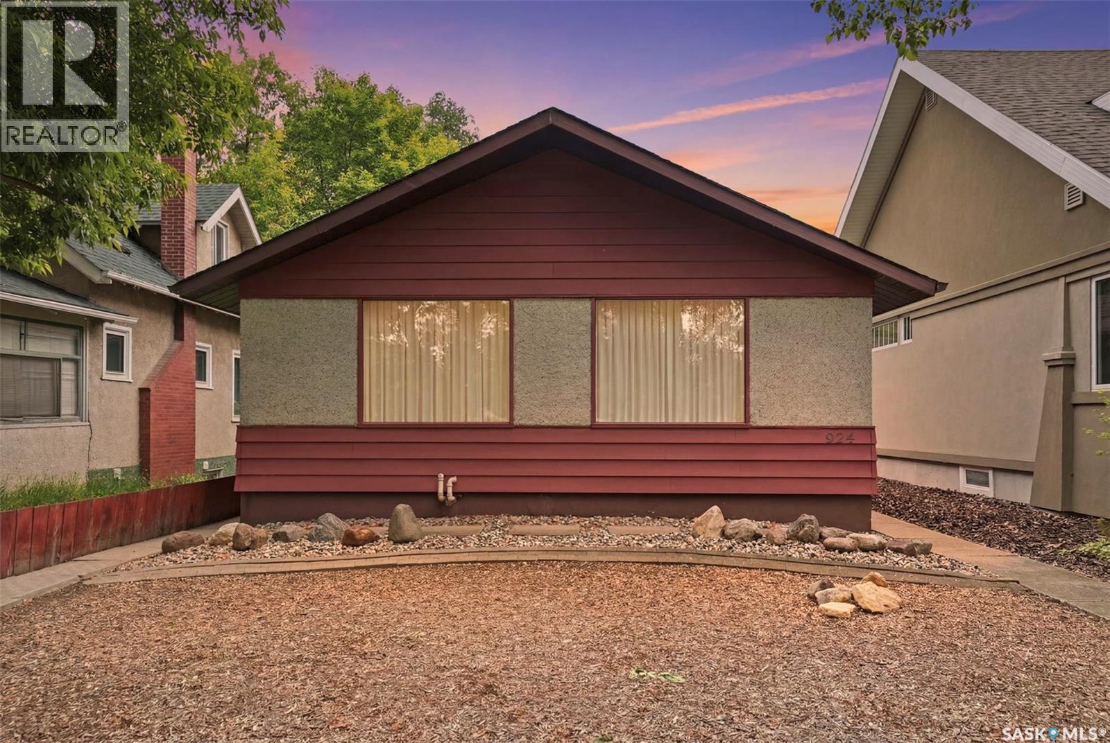924 9th Avenue N, Saskatoon, Saskatchewan  S7K 2Z4 - Photo 1 - SK039432