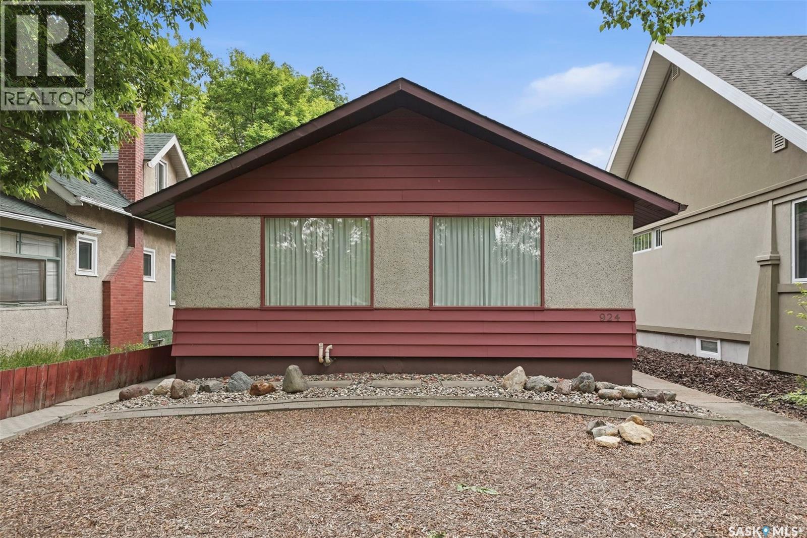 924 9th Avenue N, Saskatoon, Saskatchewan  S7K 2Z4 - Photo 2 - SK039432