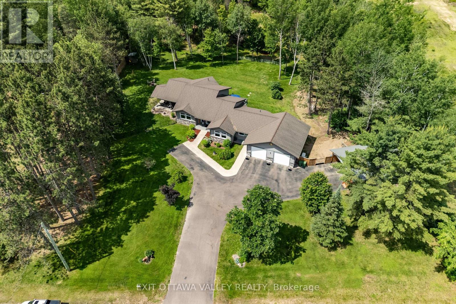 301 Doran Road, Petawawa, Ontario K8H 2W8 - Photo 2 - X13460060