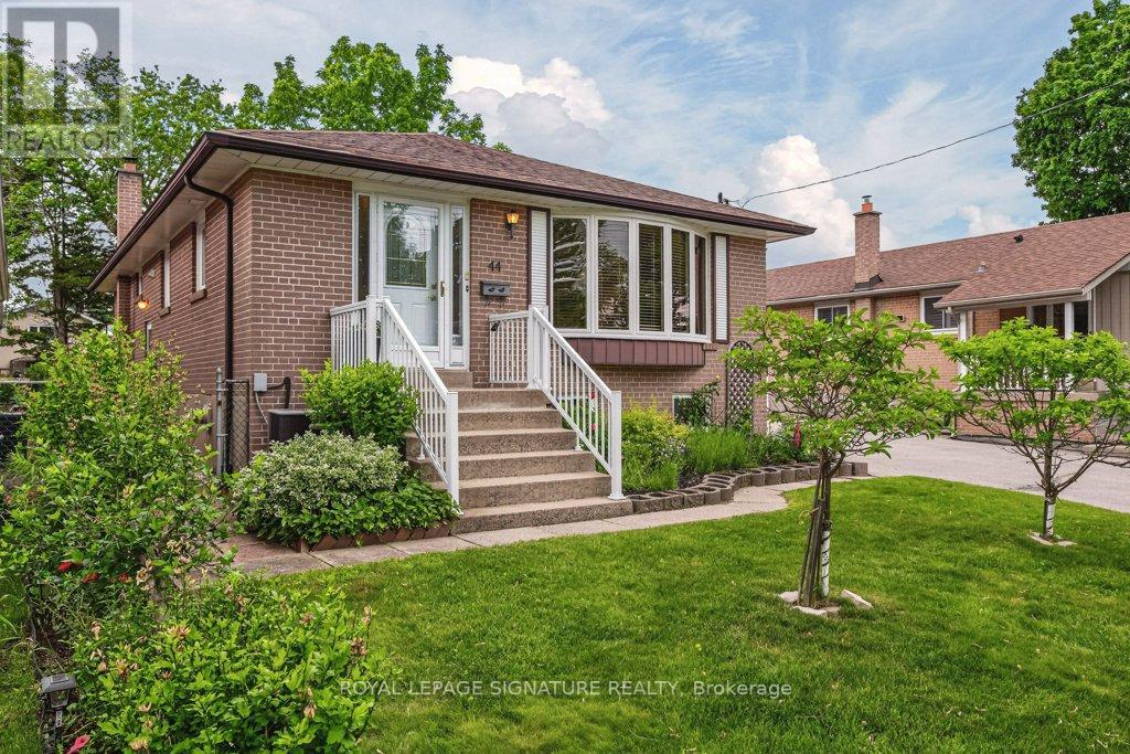 44 ROWALLAN DRIVE, Toronto, Ontario