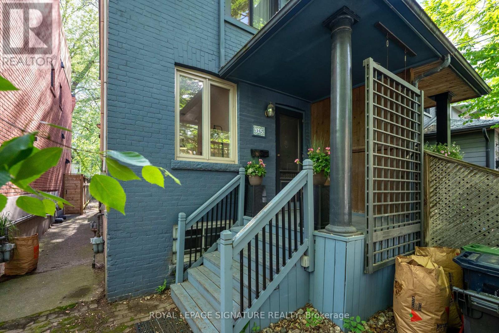 342 Logan Avenue, Toronto, Ontario  M4M 2N7 - Photo 2 - E13460170