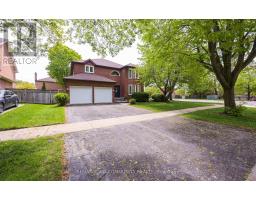 2 BALLARD CRESCENT, Newmarket, Ontario