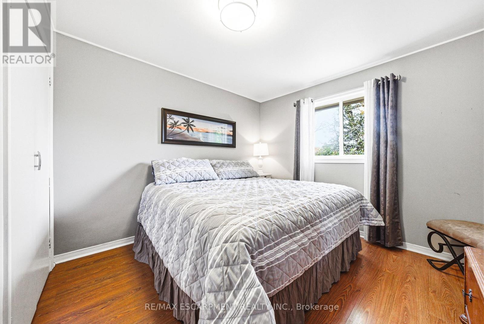 2231 Sandringham Drive, Burlington, Ontario  L7P 3E6 - Photo 17 - W13460152