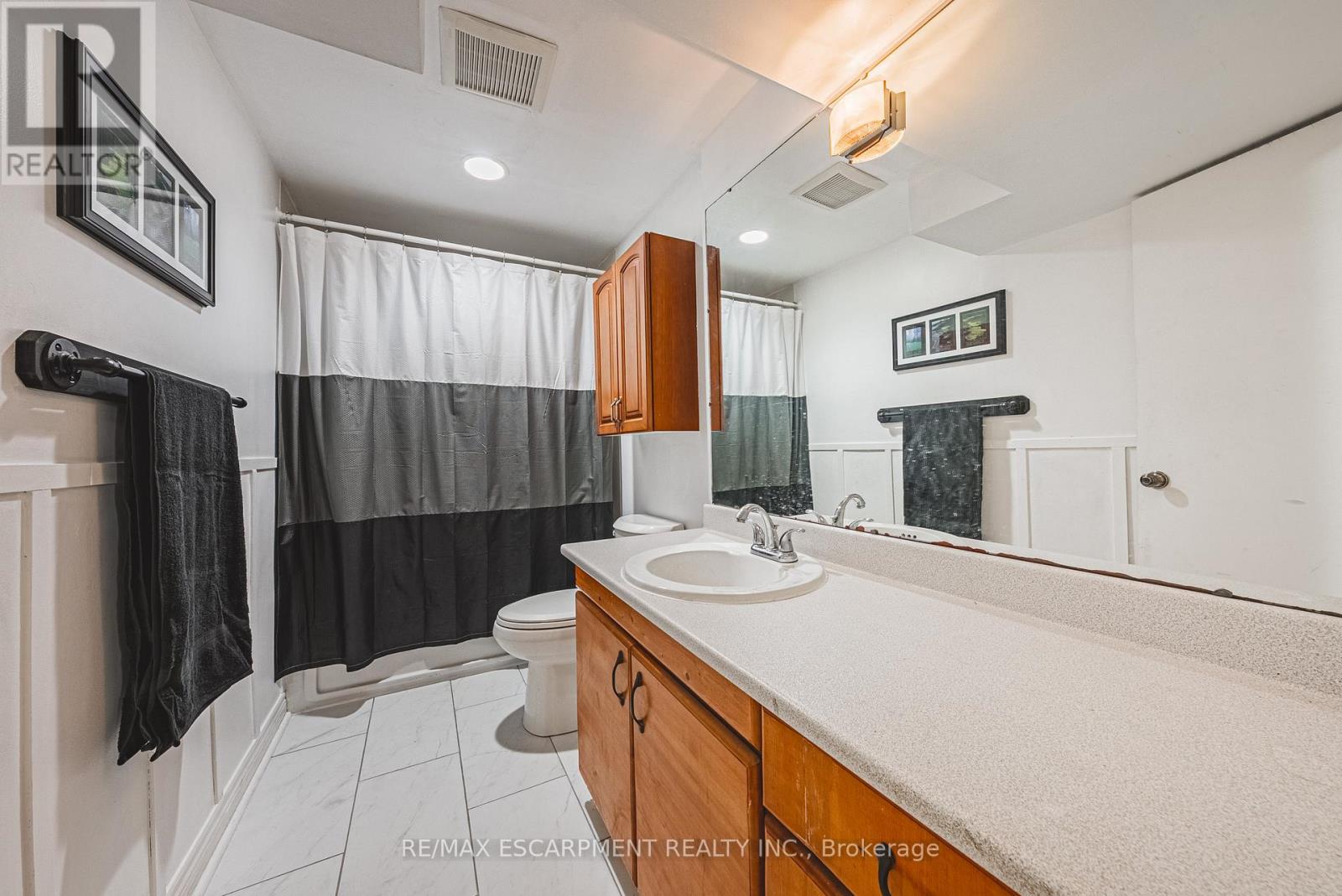 2231 Sandringham Drive, Burlington, Ontario  L7P 3E6 - Photo 24 - W13460152