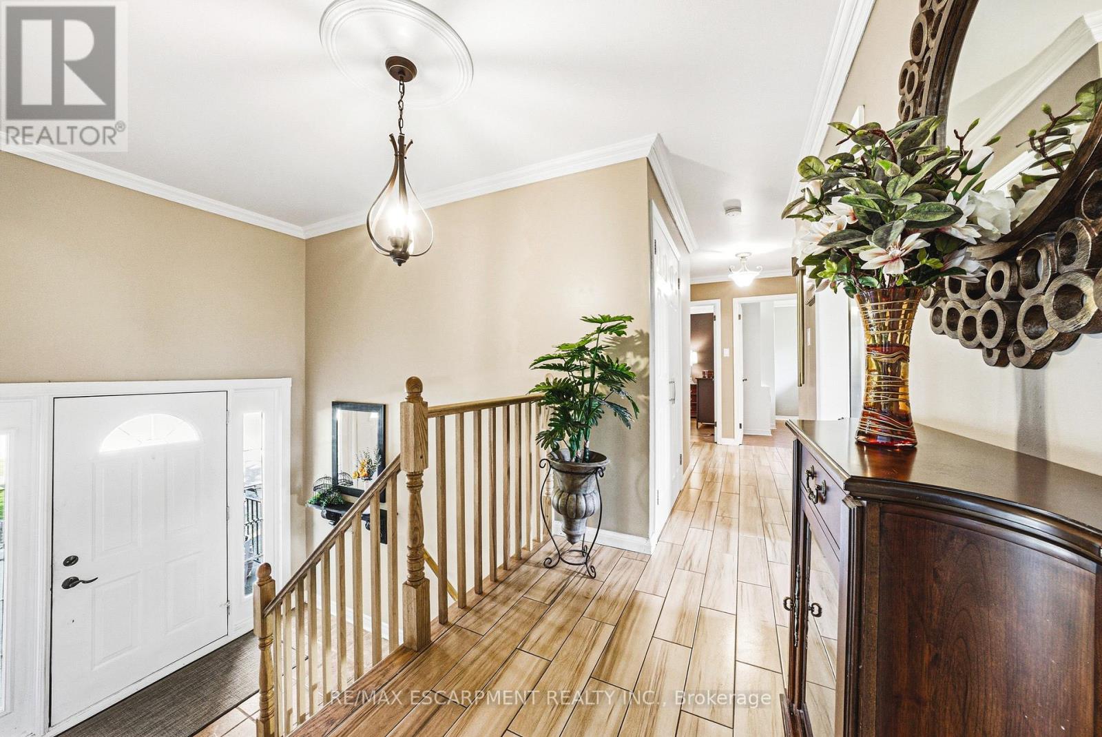 2231 Sandringham Drive, Burlington, Ontario  L7P 3E6 - Photo 4 - W13460152
