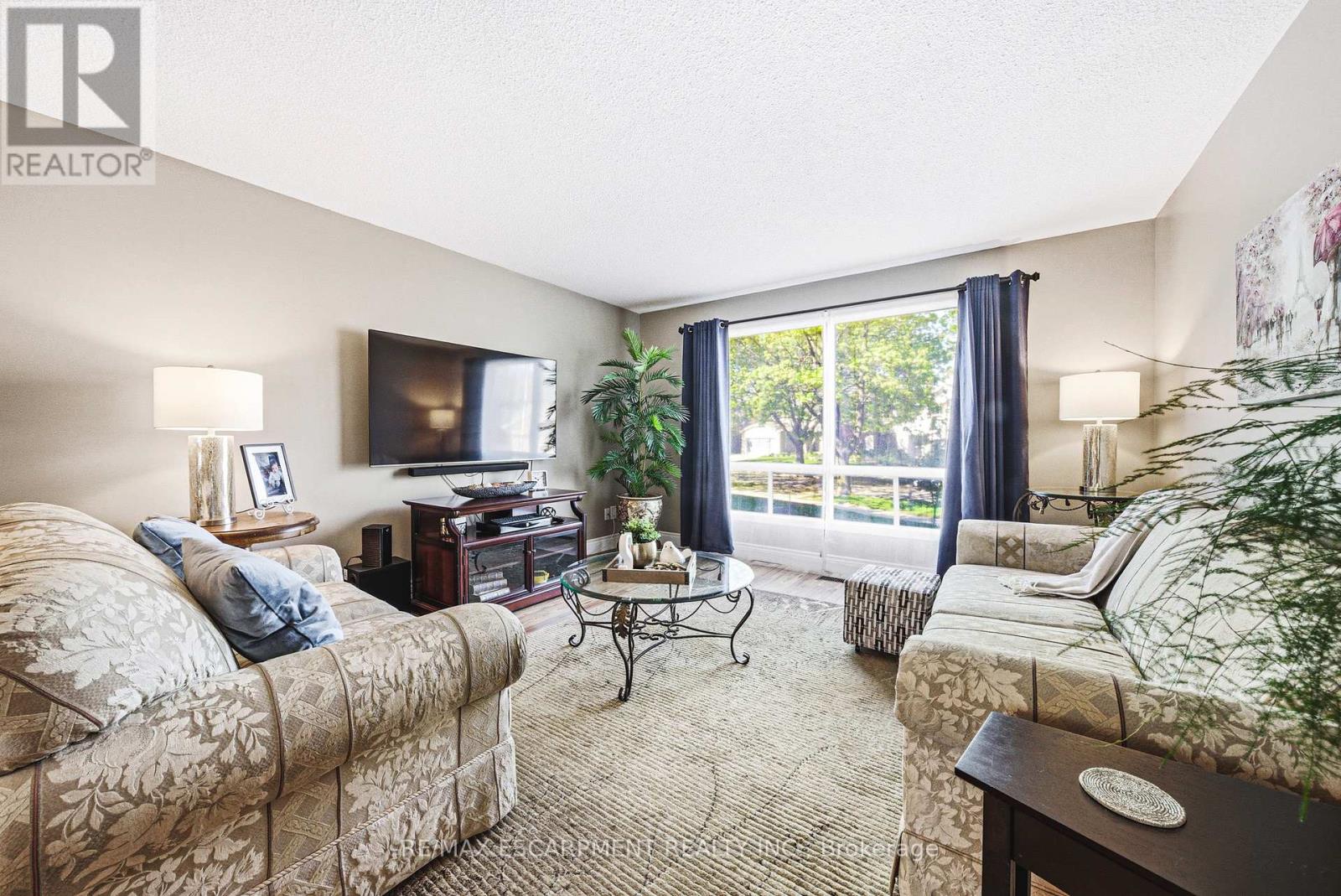 2231 Sandringham Drive, Burlington, Ontario  L7P 3E6 - Photo 5 - W13460152