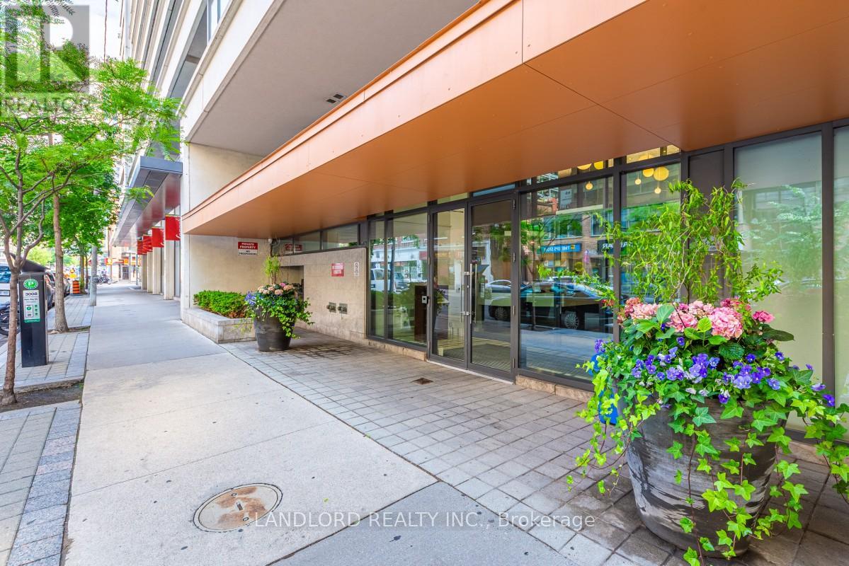 1620 - 111 Elizabeth Street, Toronto, Ontario  M5G 1P7 - Photo 2 - C13451102