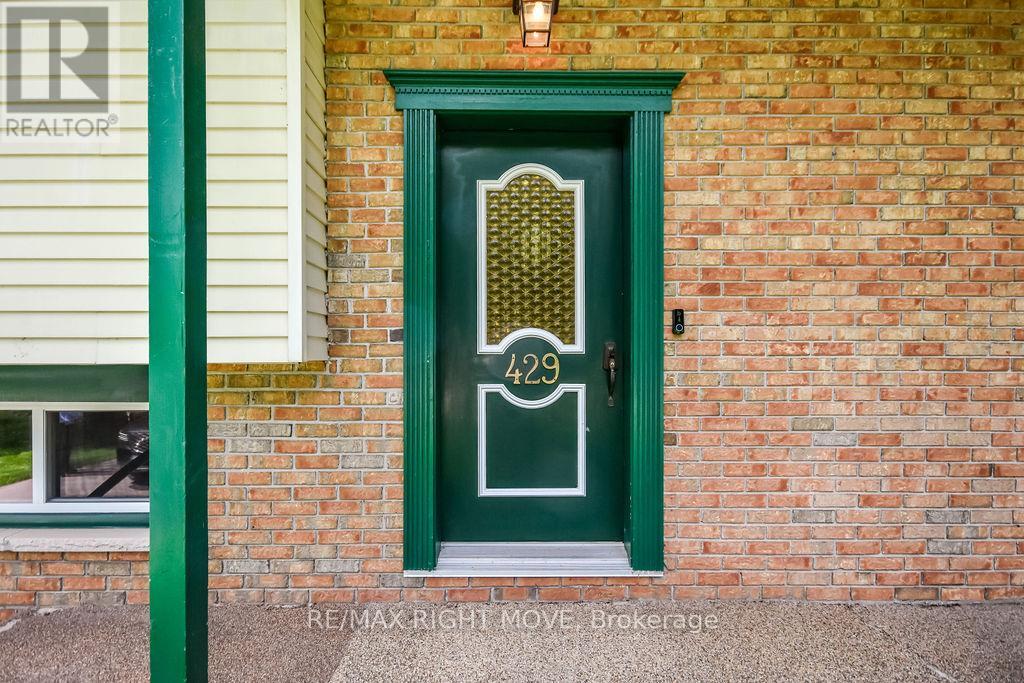 429 Bay Street, Orillia, Ontario  L3V 3X5 - Photo 4 - S13452408