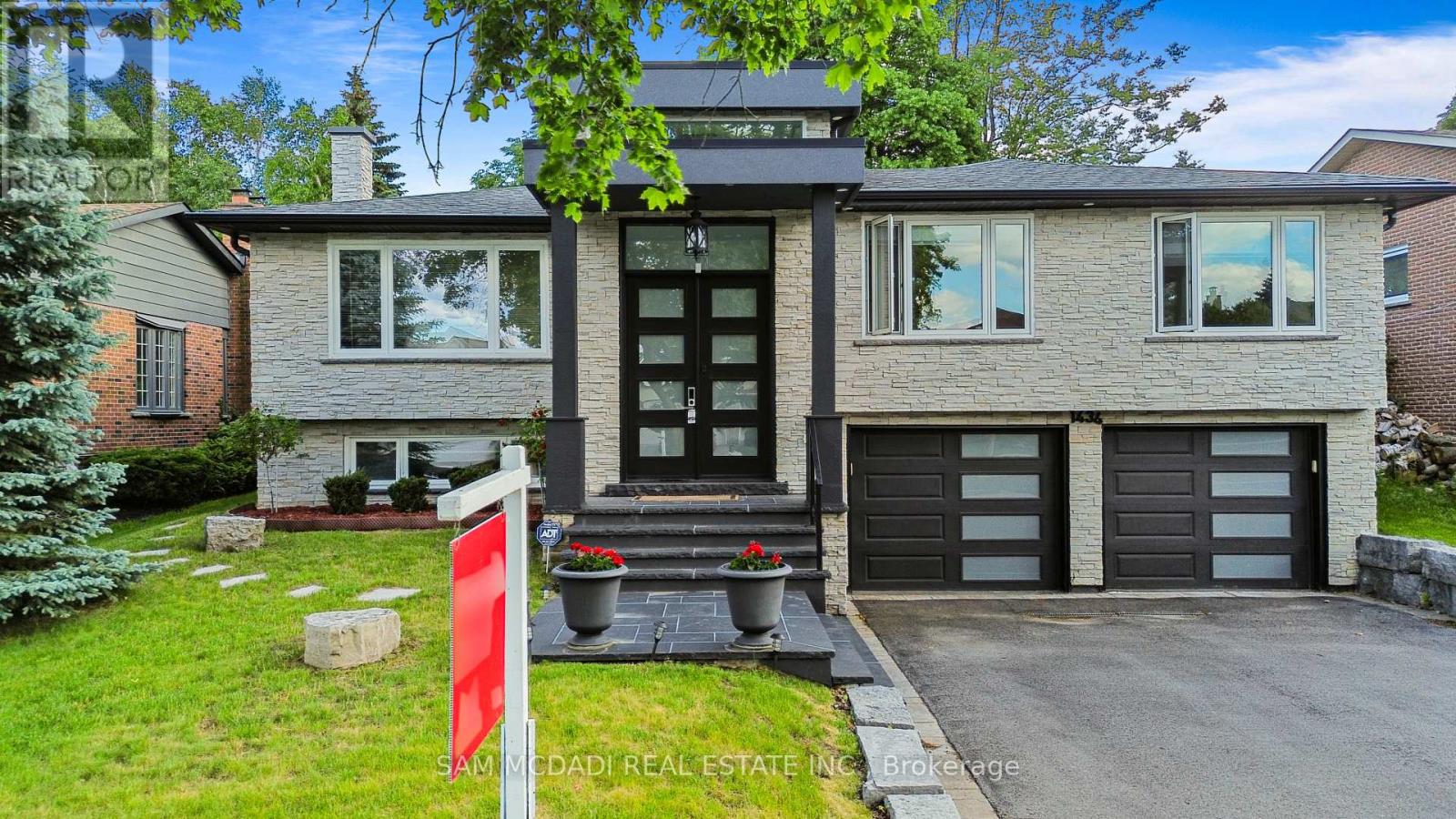 1434 Petrie Way, Mississauga, Ontario  L5J 1G5 - Photo 2 - W13416734