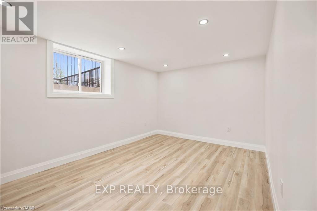 129 St George Street, Kitchener, Ontario  N2G 2T2 - Photo 39 - X13460128