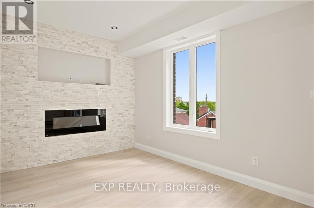 129 St George Street, Kitchener, Ontario  N2G 2T2 - Photo 9 - X13460128