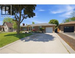 8 QUEENSWAY Drive, Brantford, Ontario