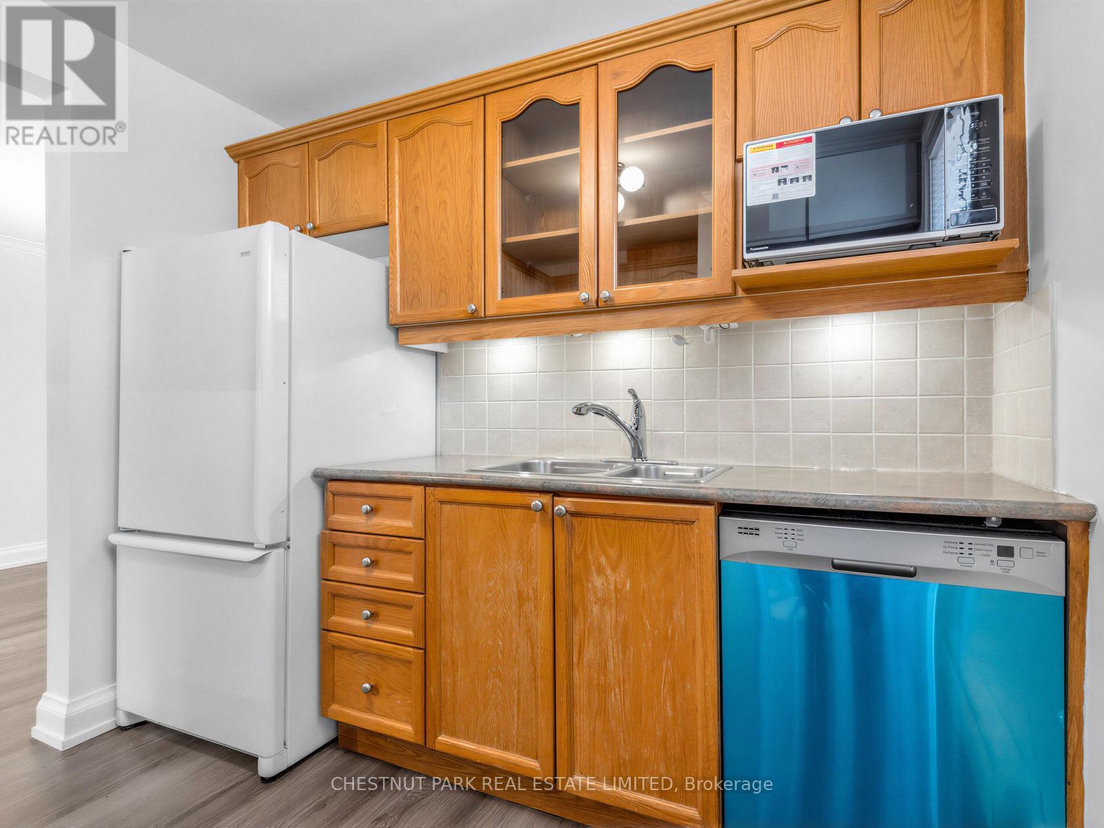 143 Glenvale Boulevard, Toronto, Ontario  M4G 2W2 - Photo 10 - C13447986