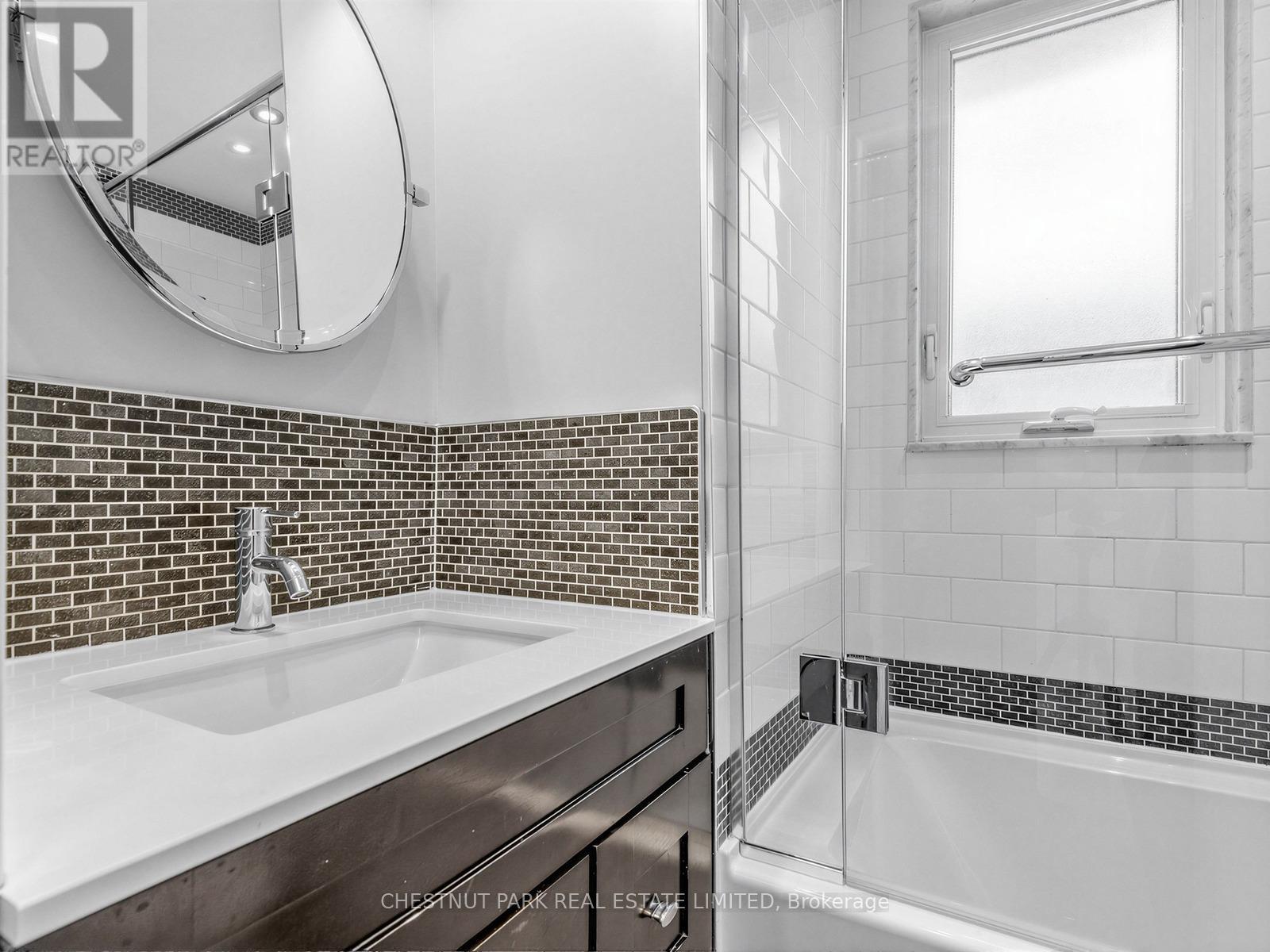 143 Glenvale Boulevard, Toronto, Ontario  M4G 2W2 - Photo 11 - C13447986