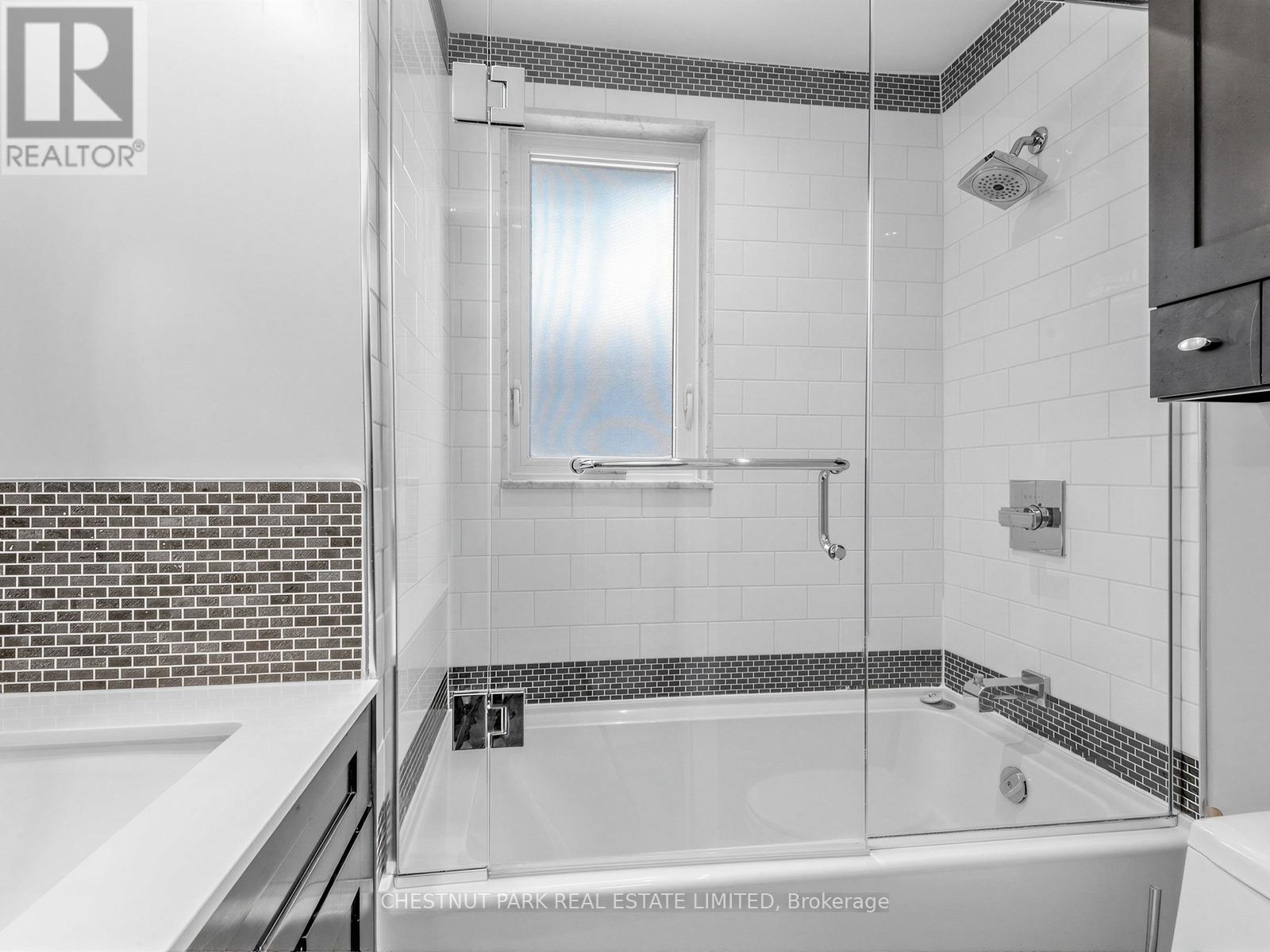 143 Glenvale Boulevard, Toronto, Ontario  M4G 2W2 - Photo 12 - C13447986