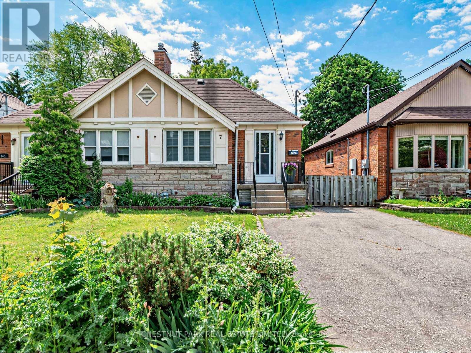 143 GLENVALE BOULEVARD, Toronto, Ontario
