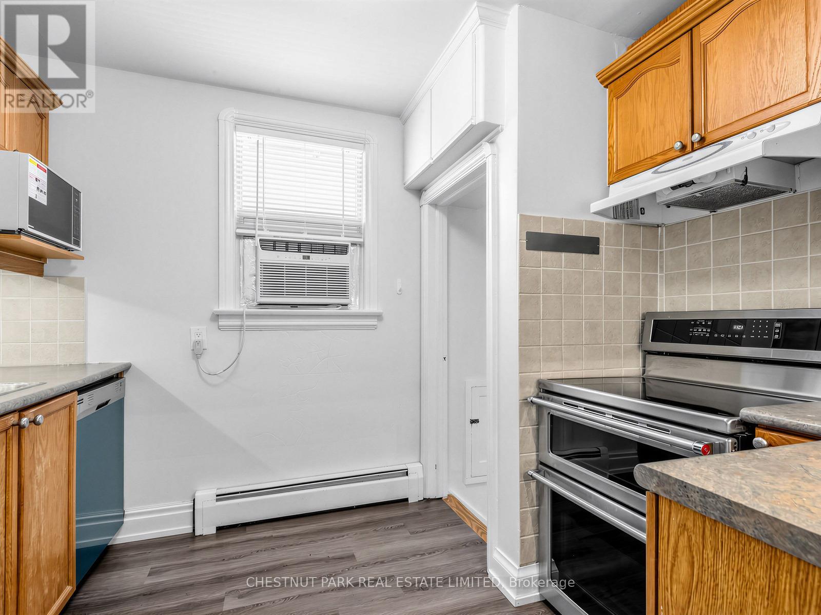 143 Glenvale Boulevard, Toronto, Ontario  M4G 2W2 - Photo 8 - C13447986