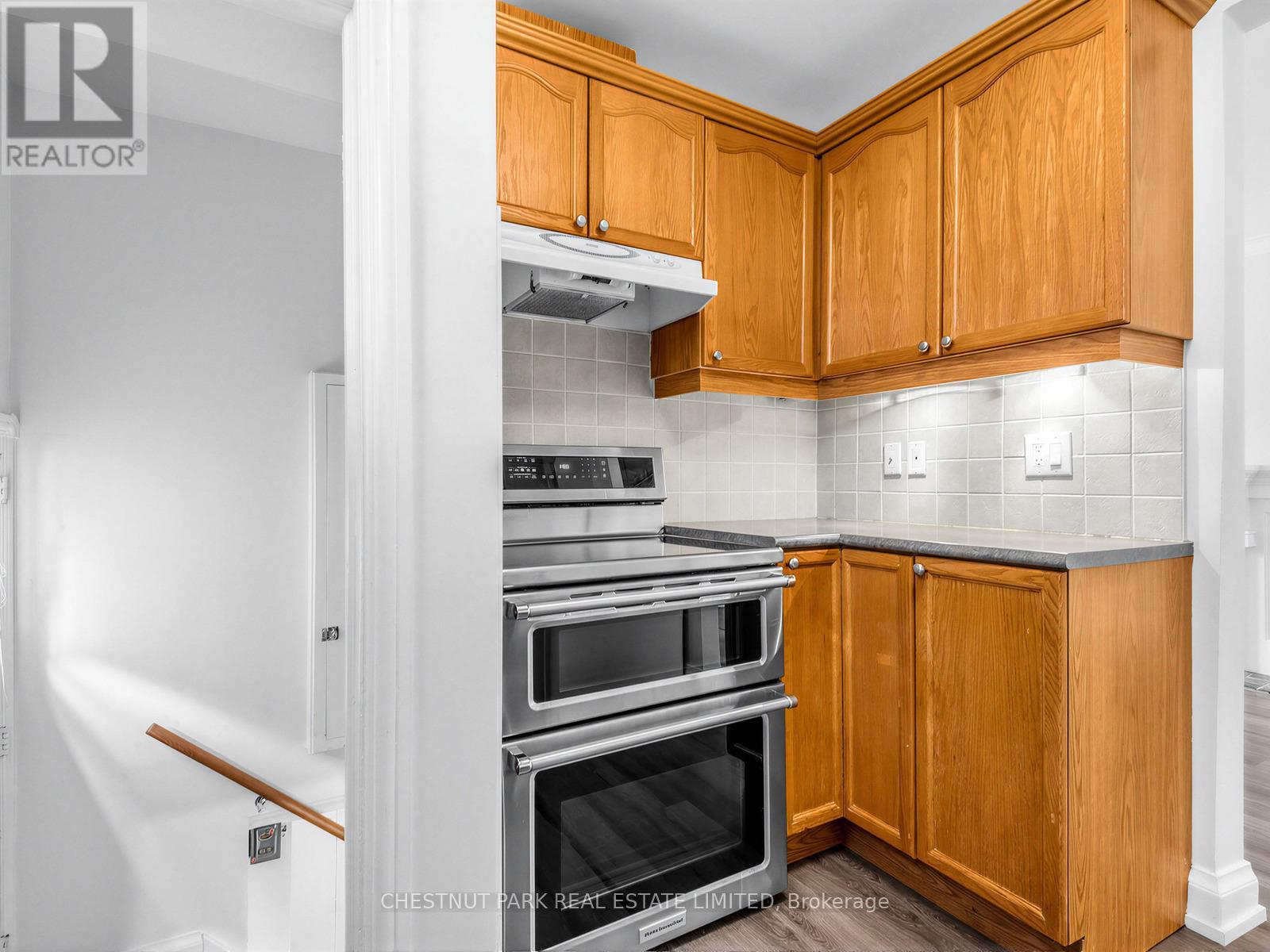 143 Glenvale Boulevard, Toronto, Ontario  M4G 2W2 - Photo 9 - C13447986