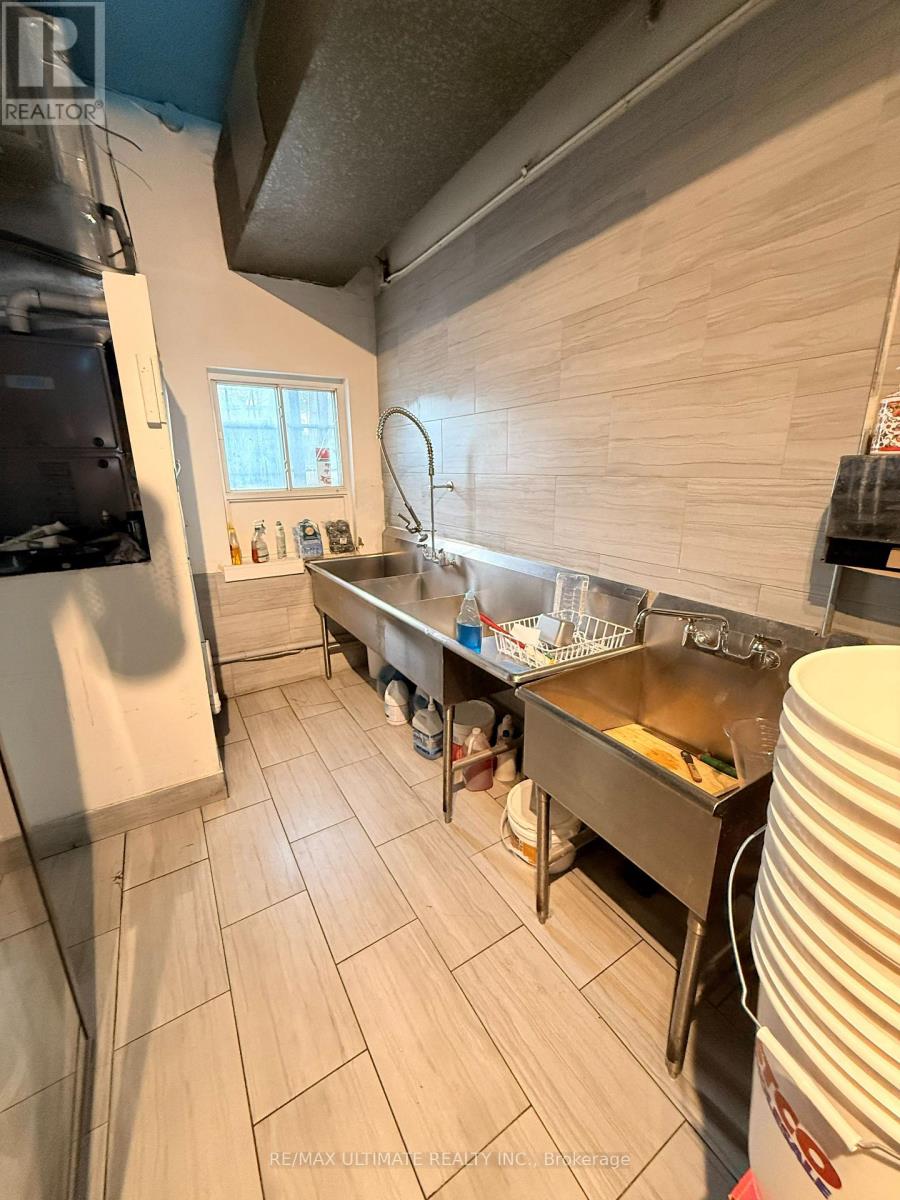 1027 Coxwell Avenue, Toronto, Ontario  M4C 3G4 - Photo 10 - E13458420