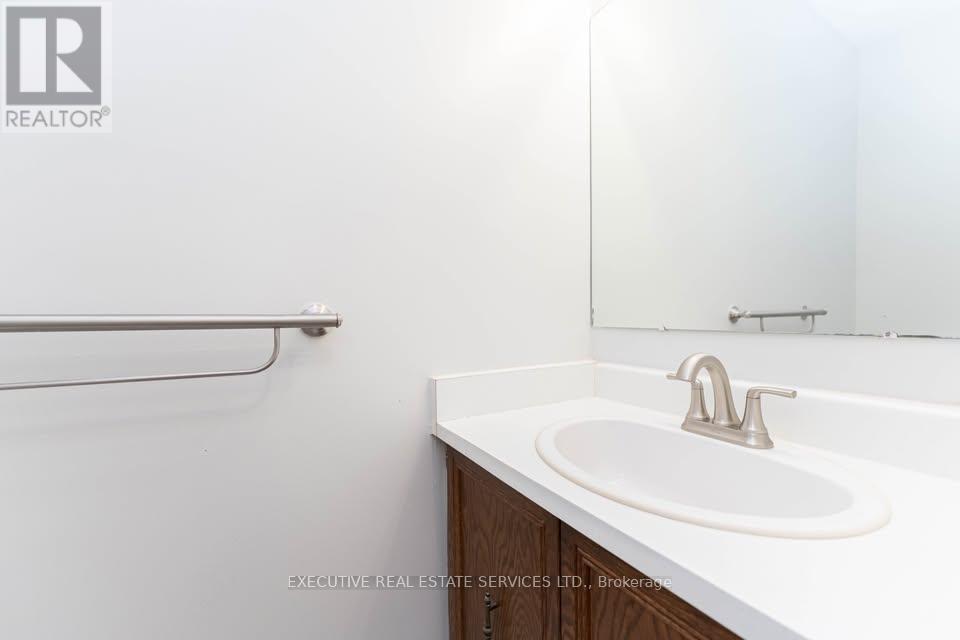 Upper - 11 Upland Drive, Whitby, Ontario  L1N 8H6 - Photo 9 - E13459568