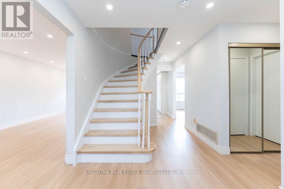 Upper - 11 Upland Drive, Whitby, Ontario  L1N 8H6 - Photo 6 - E13459568