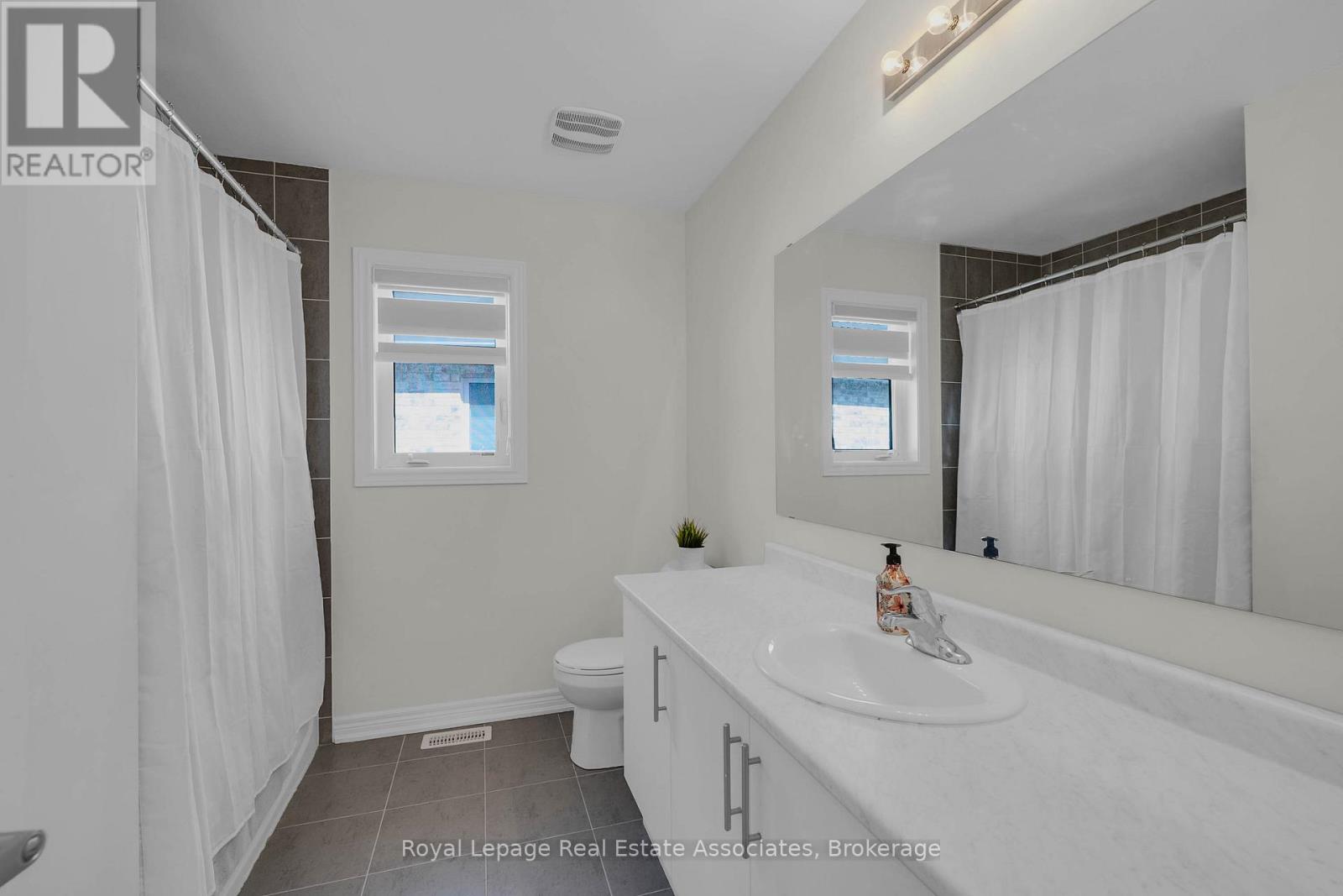1386 Davis Loop, Innisfil, Ontario  L0L 1W0 - Photo 35 - N13222462