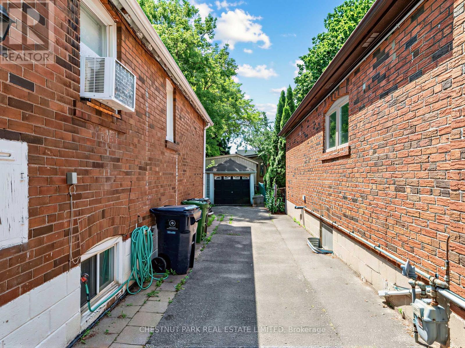 143 Glenvale Boulevard, Toronto, Ontario  M4G 2W2 - Photo 22 - C13447986