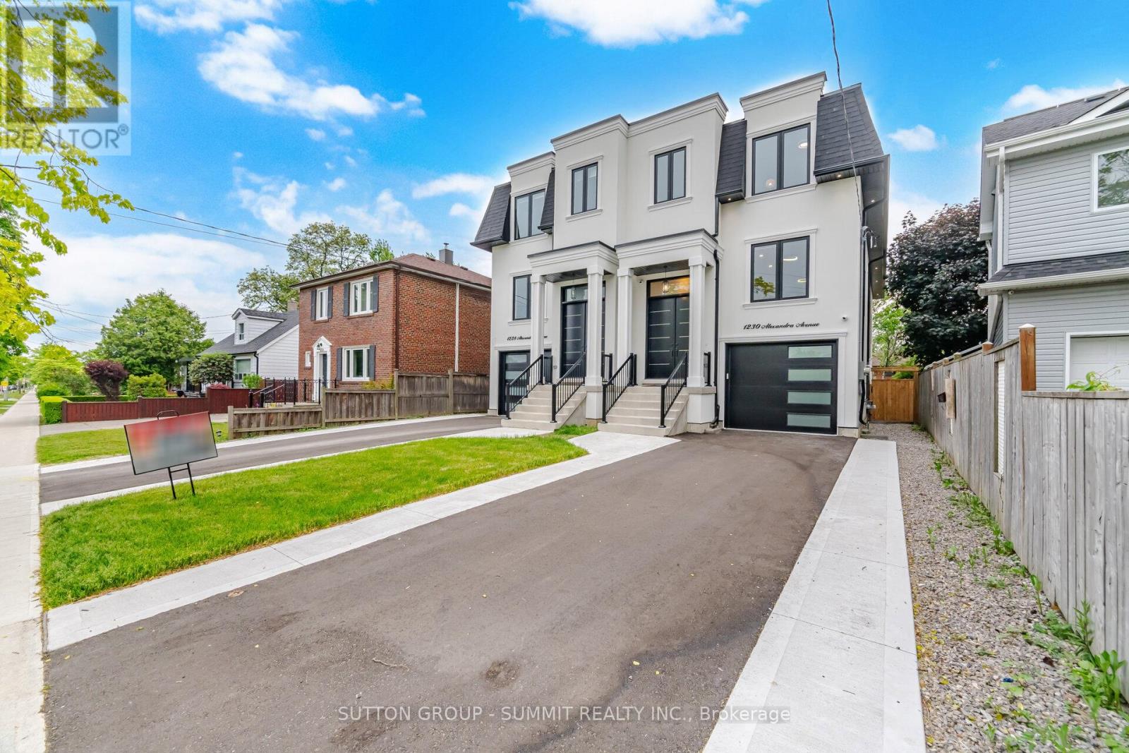 1230 Alexandra Avenue, Mississauga, Ontario  L5E 2A5 - Photo 3 - W13428714