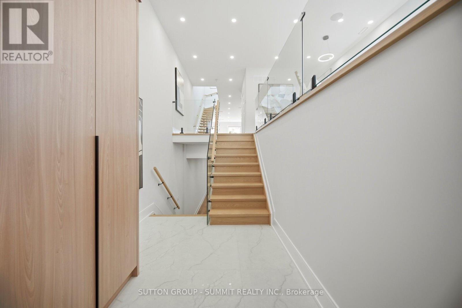 1230 Alexandra Avenue, Mississauga, Ontario  L5E 2A5 - Photo 4 - W13428714