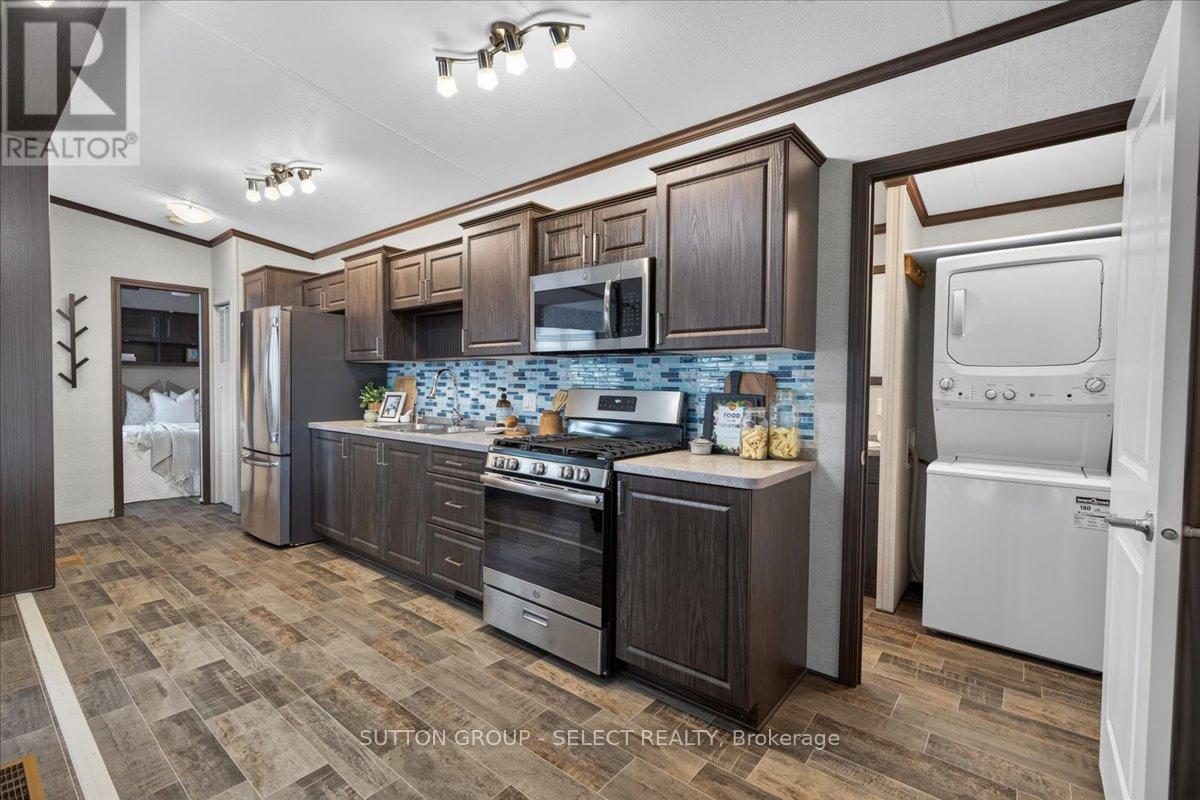 415 - 8685 Rock Glen Road, Lambton Shores, Ontario  N0M 1B0 - Photo 3 - X13460228