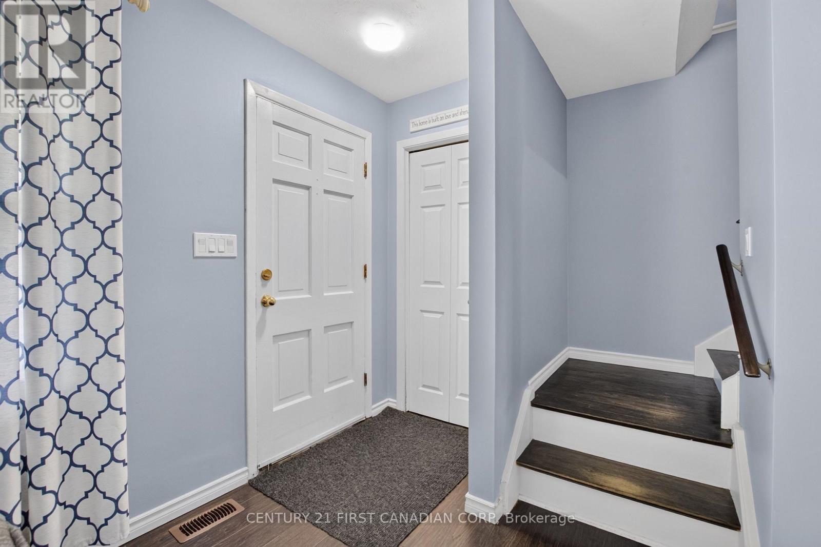 44 Hammond Street, St. Thomas, Ontario  N5P 2B7 - Photo 5 - X13460256