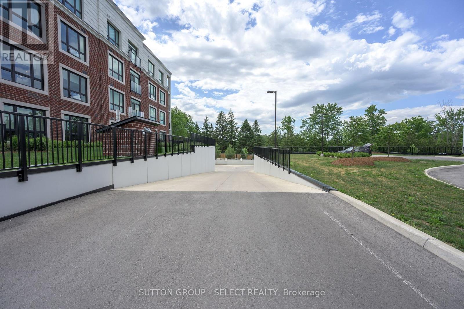 309 - 1975 Fountain Grass Drive, London South, Ontario  N6K 0M3 - Photo 5 - X13460362