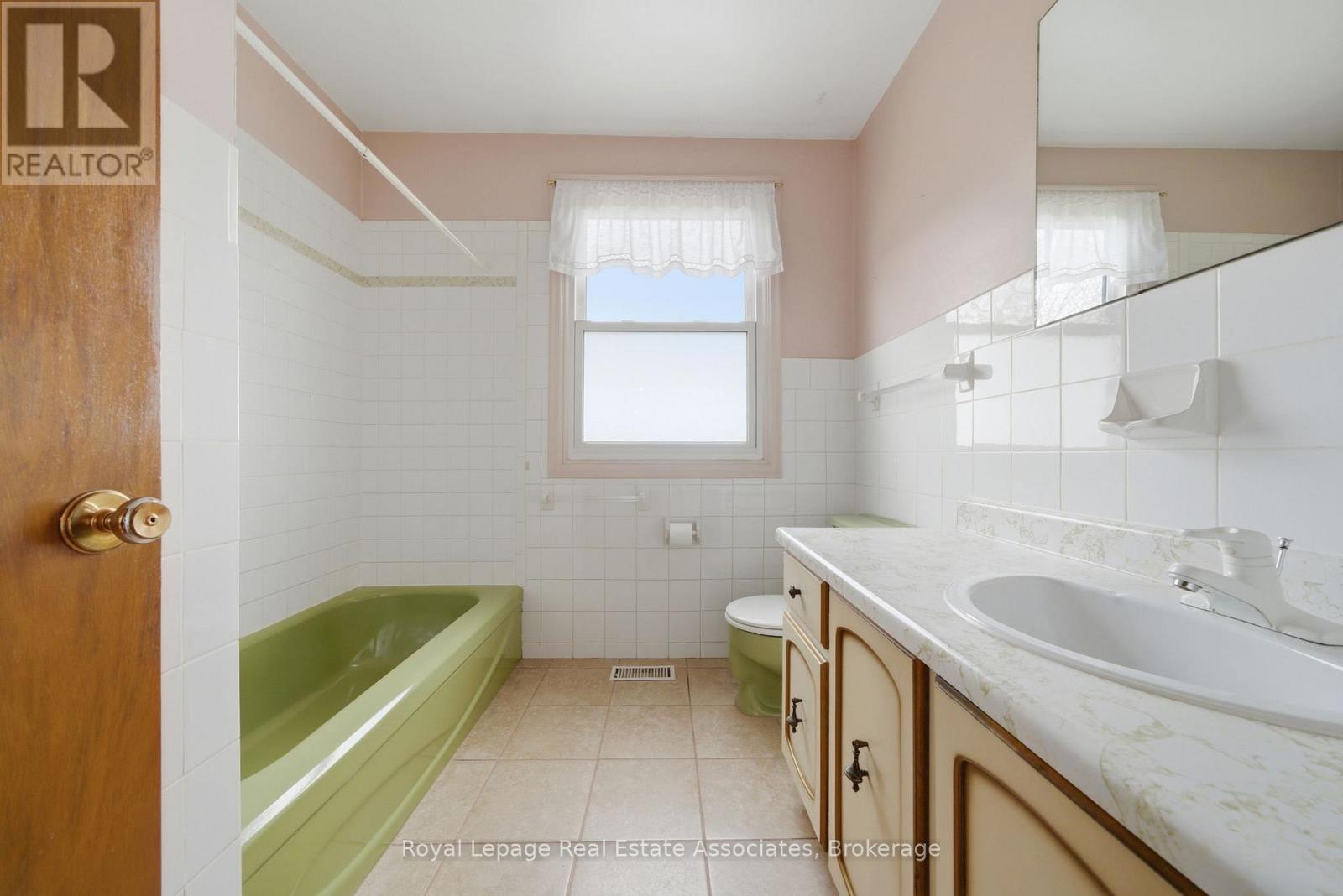 1137 Ridge Road, Hamilton, Ontario  L8J 2X5 - Photo 28 - X12881258
